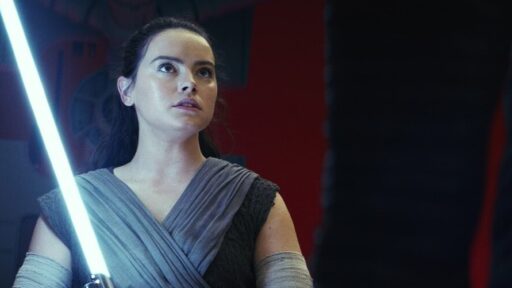 Star Wars: filme de Daisy Ridley terá roteirista de Doze Homens e Outro Segredo