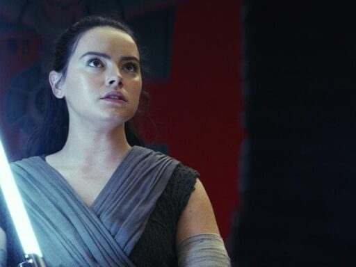 Star Wars: filme de Daisy Ridley terá roteirista de Doze Homens e Outro Segredo