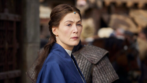 Rosamund Pike em A Roda do Tempo