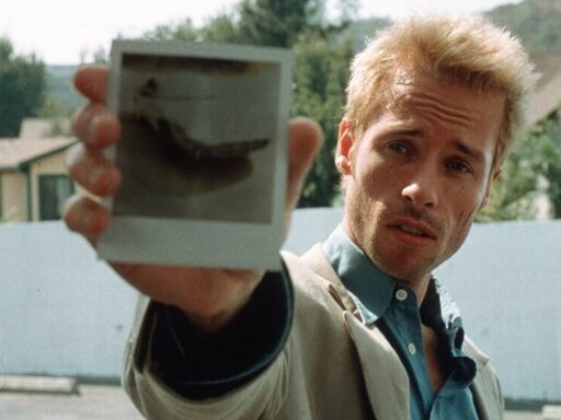 Guy Pearce diz que sua atuação em Amnésia é "horrível"