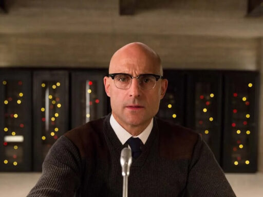 Neuromancer: série adiciona Mark Strong ao elenco