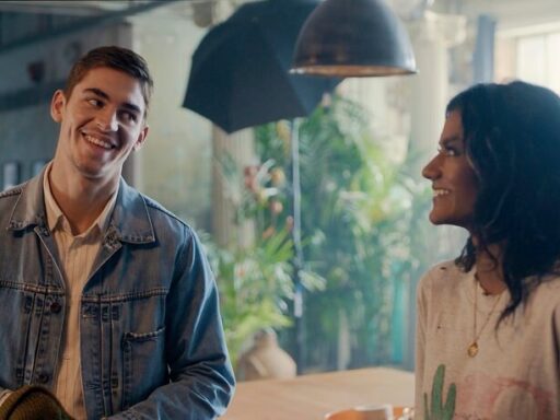 Queimando o Filme: comédia romântica ganha trailer pelo Prime Video