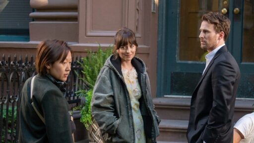 Materialists: A24 divulga pôster de comédia romântica com Chris Evans, Dakota Johnson e Pedro Pascal