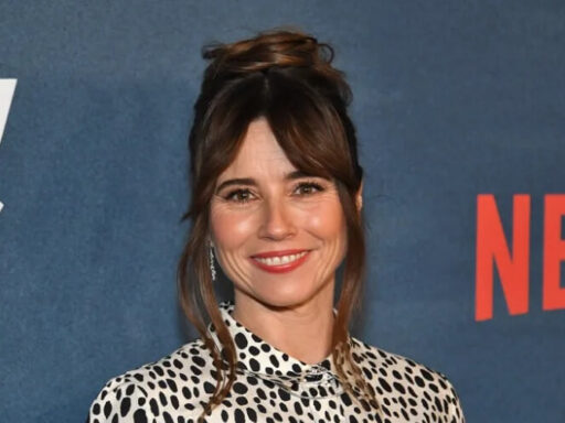 Crystal Lake: série de Sexta-Feira 13 terá Linda Cardellini como a mãe de Jason
