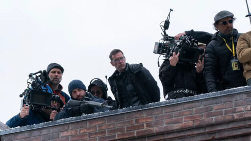 Mark Mylod filmando a segunda temporada de The Last of Us