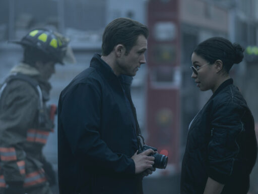 Cortina de Fumaça (Smoke), série policial com Taron Egerton do AppleTV+