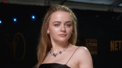 Joey King (A Barraca do Beijo, The Act, Feios) está em negociações para se juntar ao elenco de Da Magia à Sedução 2 (Practical Magic 2)