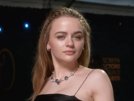 Joey King (A Barraca do Beijo, The Act, Feios) está em negociações para se juntar ao elenco de Da Magia à Sedução 2 (Practical Magic 2)