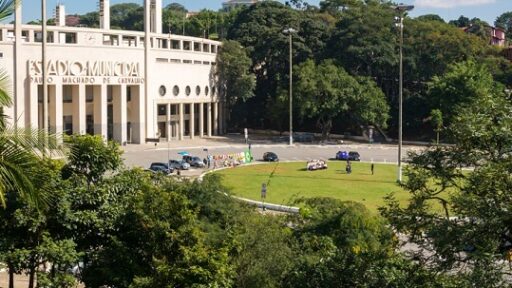 Praça Charles Miller, local do evento A Feira do Livro 2025