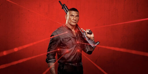 Dave Bautista no filme Jogo de assassinos