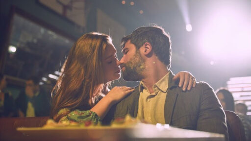 Todas as Canções de Amor, romance estrelado por Bruno Gagliasso e Marina Ruy Barbosa