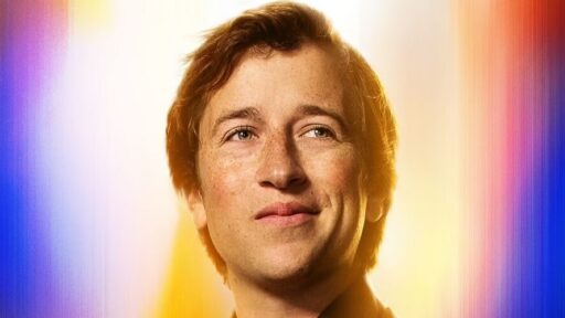 Skyler Gisondo, de Superman, pode entrar para o elenco de Entrando Numa Fria 4