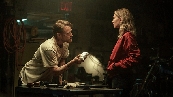 A Noite Sempre Chega (Night Aways Comes) - Final Explicado do filme Netflix com Vanessa Kirby