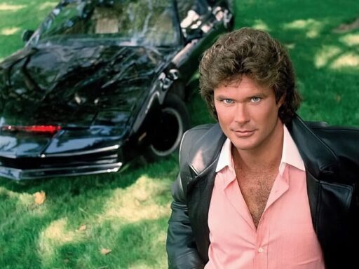 Criadores de 'Cobra Kai' farão filme de A Super Máquina