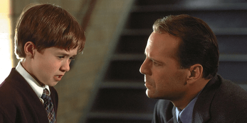 Haley Joel Osment e Bruce Willis em O Sexto Sentido (1999)