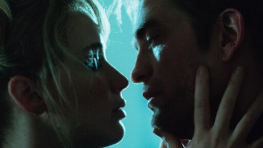 Jennifer Lawrence e Robert Pattinson em Morra, Amor (Die My Love, 2025)