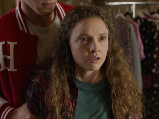 Roubos no Subúrbio (Stealing in Suburbia, 2022), filme do Lifetime Movies