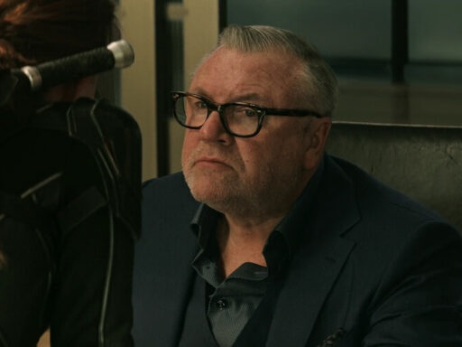 Ray Winstone detestou fazer as refilmagens de Viúva Negra