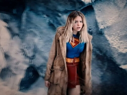 Supergirl: James Gunn compartilha nova foto de Milly Alcock como Kara Zor-El