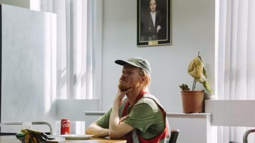Bugonia, filme de Yorgos Lanthimos com Emma Stone e Jesse Plemons - FINAL EXPLICADO