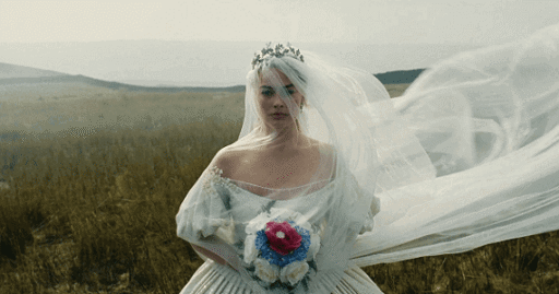 Crítica de O Morro dos Ventos Uivantes (2026), adaptação da obra de Emily Brontë com direção de Emerald Fennell