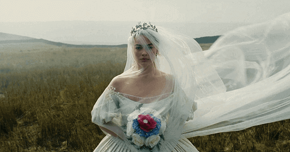 Crítica de O Morro dos Ventos Uivantes (2026), adaptação da obra de Emily Brontë com direção de Emerald Fennell