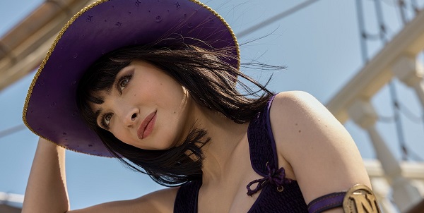 Lera Abova como como Senhorita Todos os Domingos em One Piece 2