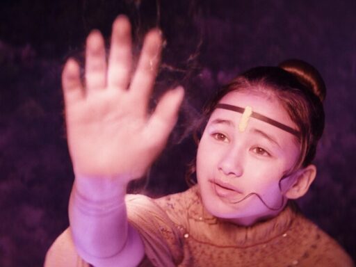 Kaylee Hottle, atriz de Godzilla e Kong, morre aos 18 anos em acidente